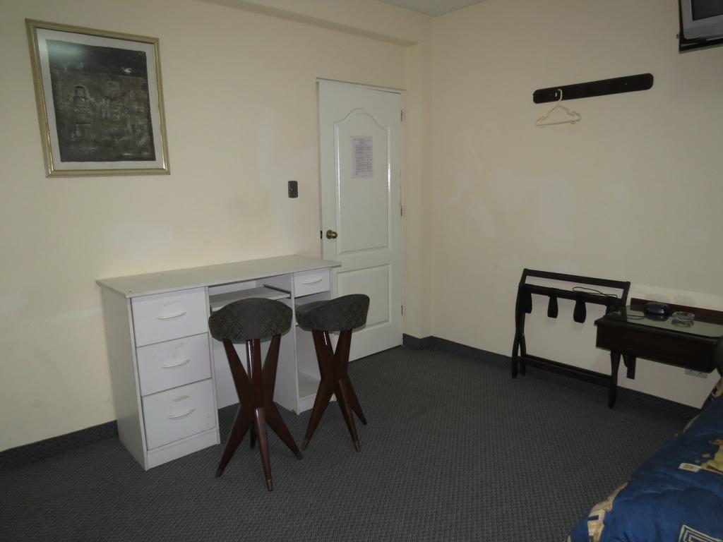 Hotel Plaza Mayor Lima Phòng bức ảnh