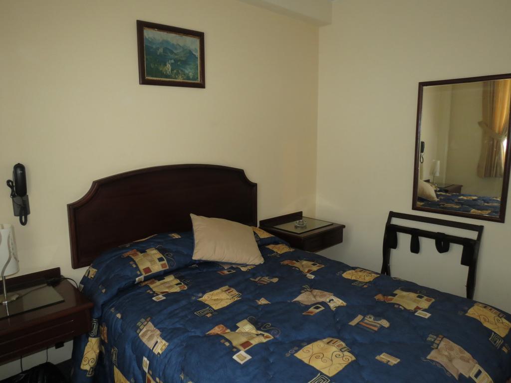 Hotel Plaza Mayor Lima Phòng bức ảnh